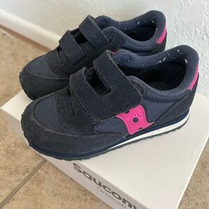 Saucony Blue and Pink Sneakers with Classic Silhouette Velcro